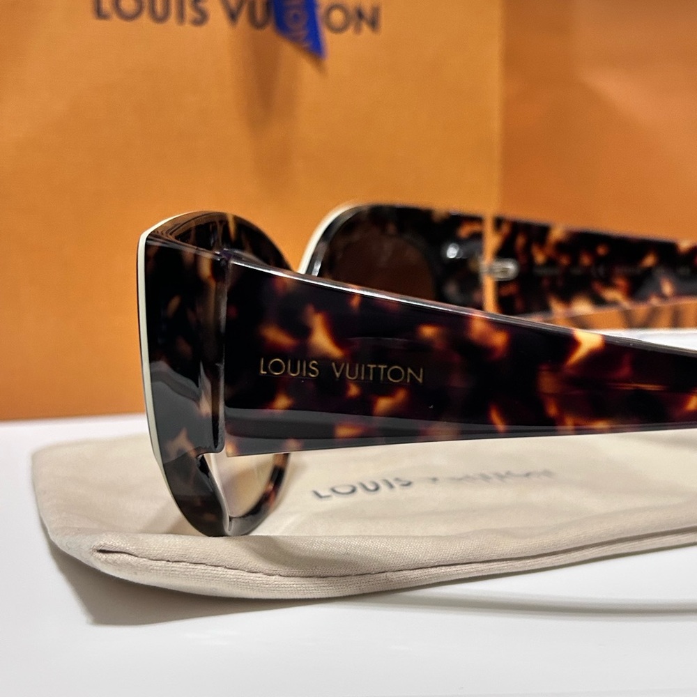 Louis Vuitton Black and Gold Sunglasses - Picture 2 of 11